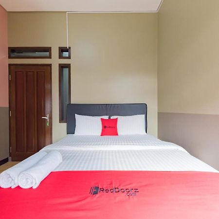 Hotel Reddoorz Syariah Near Politeknik Negeri Bandung Campus à Cimahi Extérieur photo