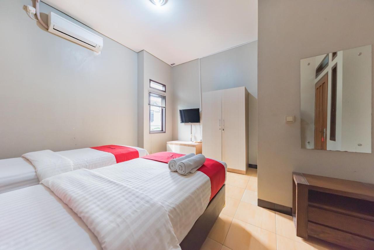 Hotel Reddoorz Syariah Near Politeknik Negeri Bandung Campus à Cimahi Extérieur photo