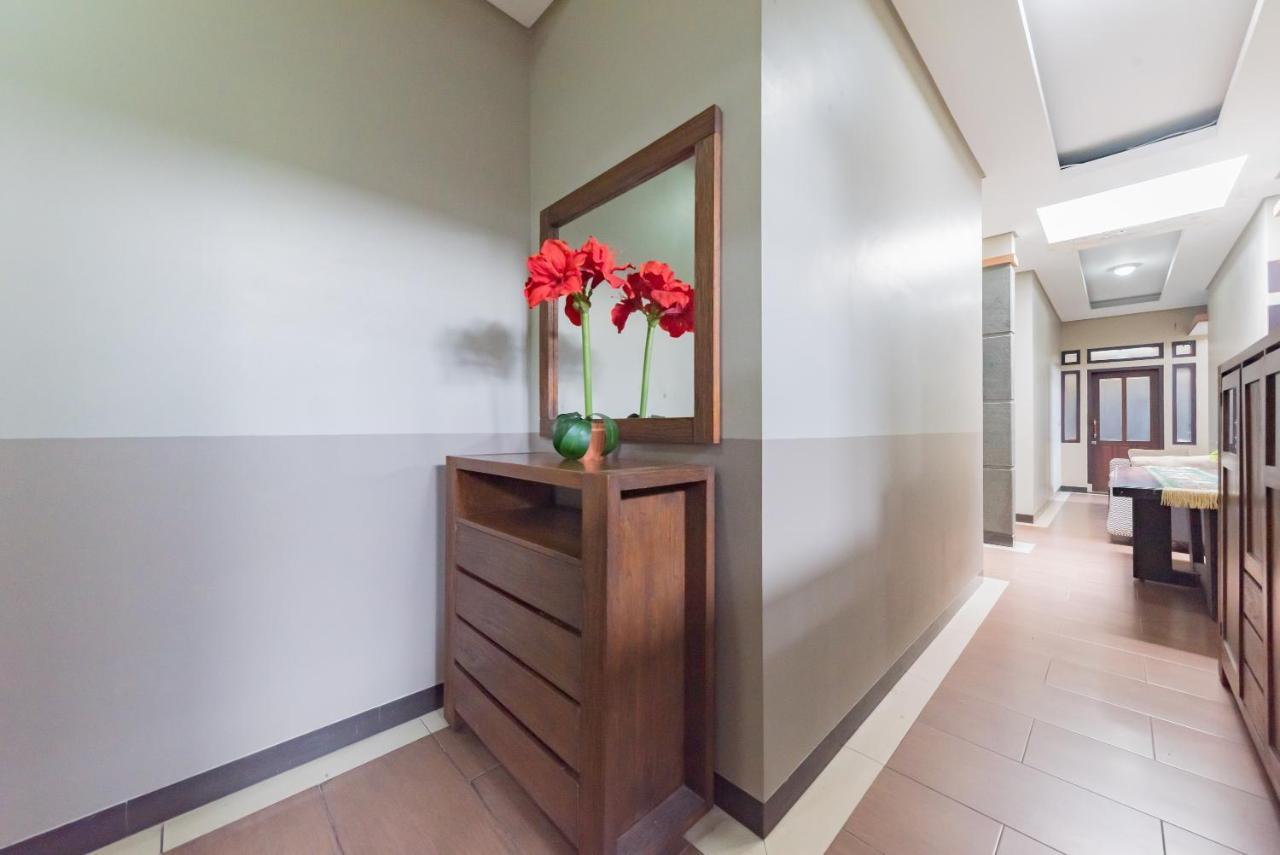 Hotel Reddoorz Syariah Near Politeknik Negeri Bandung Campus à Cimahi Extérieur photo