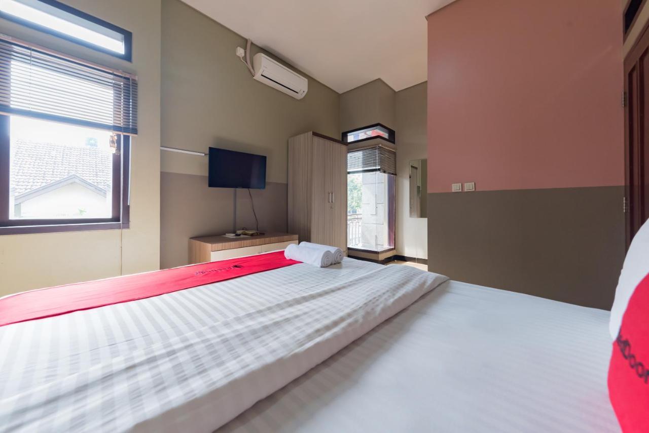 Hotel Reddoorz Syariah Near Politeknik Negeri Bandung Campus à Cimahi Extérieur photo