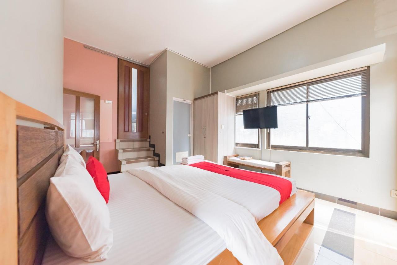 Hotel Reddoorz Syariah Near Politeknik Negeri Bandung Campus à Cimahi Extérieur photo