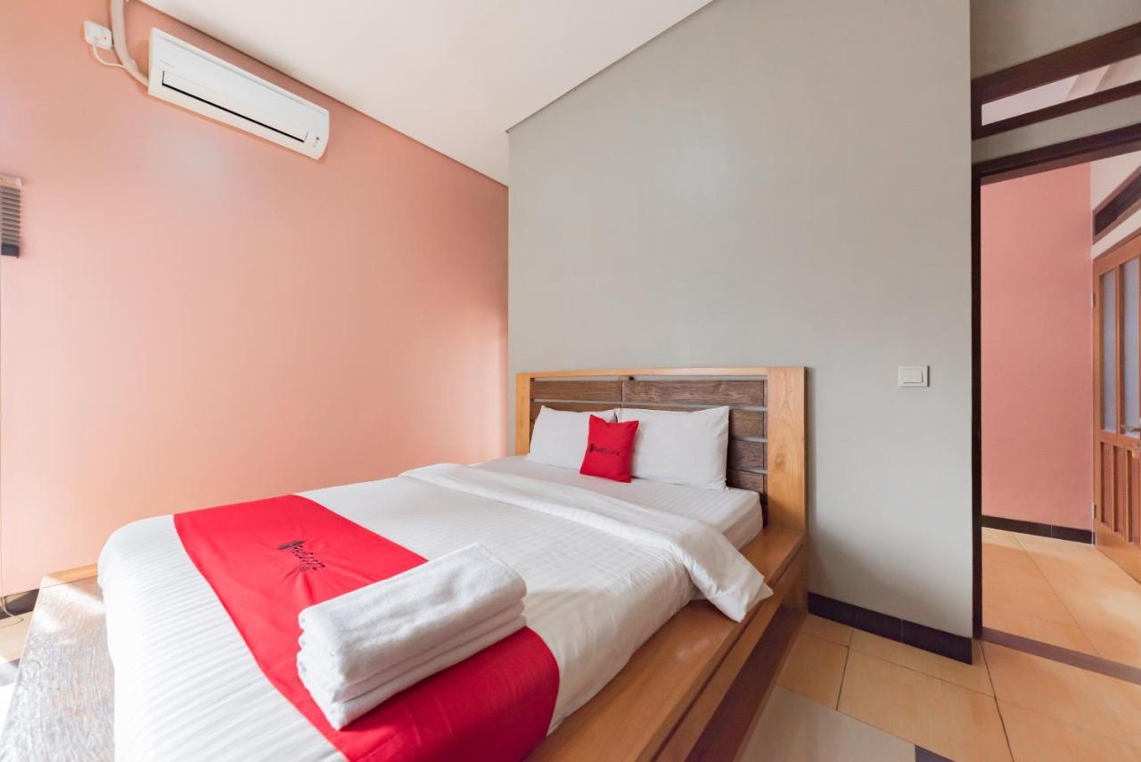 Hotel Reddoorz Syariah Near Politeknik Negeri Bandung Campus à Cimahi Extérieur photo