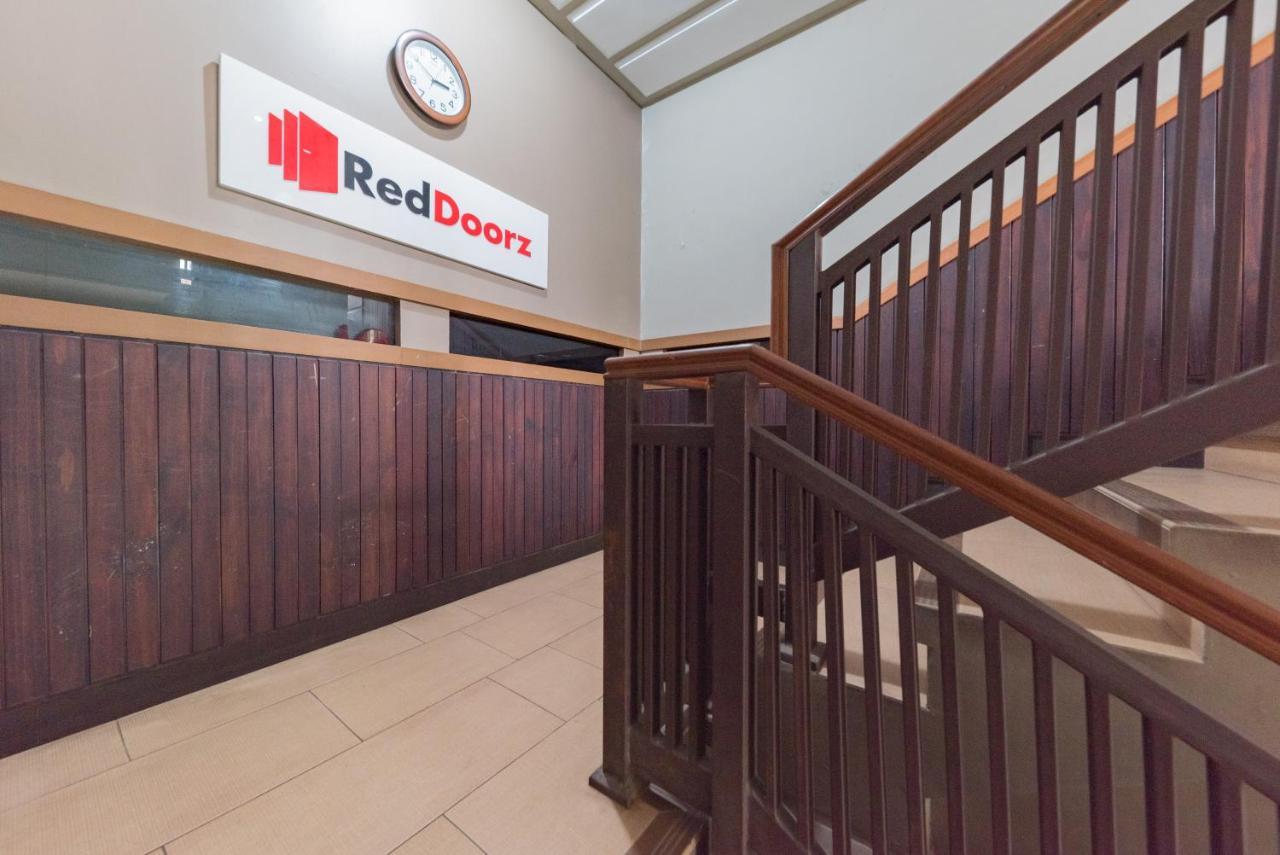 Hotel Reddoorz Syariah Near Politeknik Negeri Bandung Campus à Cimahi Extérieur photo