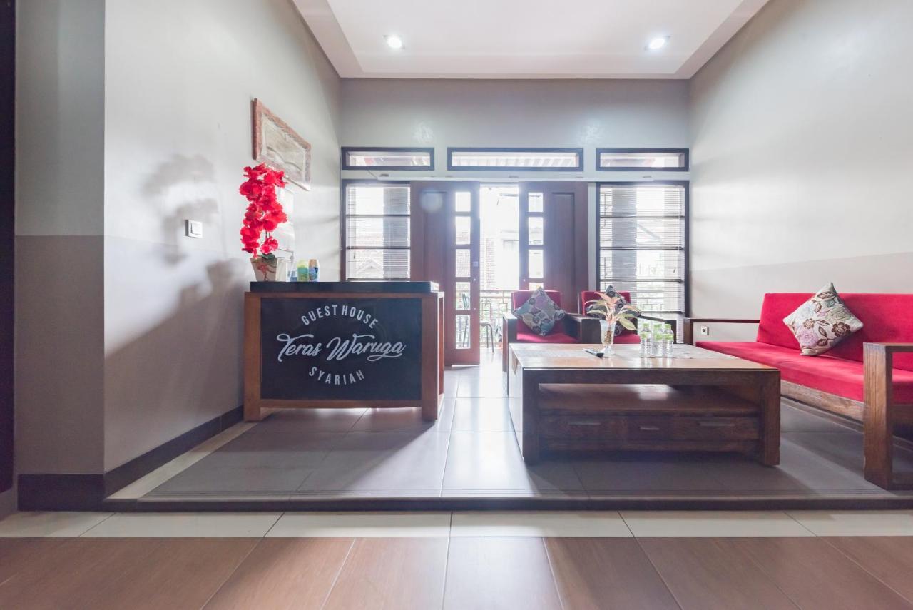 Hotel Reddoorz Syariah Near Politeknik Negeri Bandung Campus à Cimahi Extérieur photo
